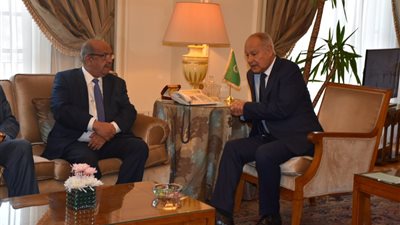 أبو الغيط يوقع مع وزير خارجية الجزائر اتفاق بعثة ملاحظي الجامعة العربية للانتخابات الجزائرية