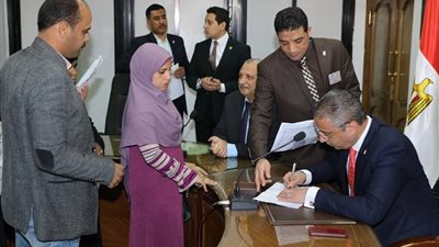 محافظ سوهاج يستقبل 97 مواطن خلال 3 أيام لحل مشاكلهم..صور
