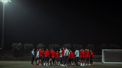 موسيماني واللاعبون يتفقدون ملعب المدينة التعليمية استعدادا لمباراة الدحيل