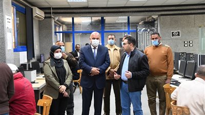 محافظ قنا يتفقد مقر وحدة استرداد أراضى املاك الدولة