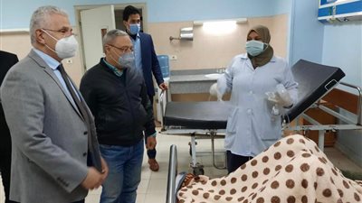 رئيس جامعة طنطا يوجه بتوفير أقصي درجات الرعاية للمرضي