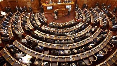 البرلمان يقف دقيقه حداد على ارواح شهداء الجيش الابيض