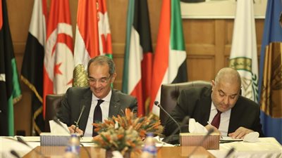 وزير الاتصالات : تطوير عملية التقاضى الالكترونى ورفع جودة الخدمات الرقمية