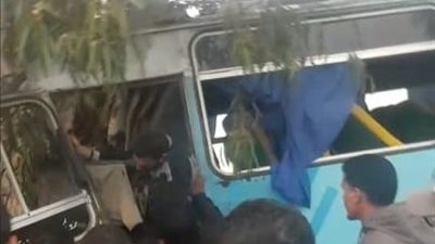 صور حادث تصادم اتوبيسين بطريق الاسماعيلية الزقازيق واصابة 58 عاملا