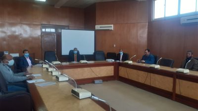رئيس جامعة جنوب الوادى يجتمع بمجلس ادارة مركز القياس والتقويم