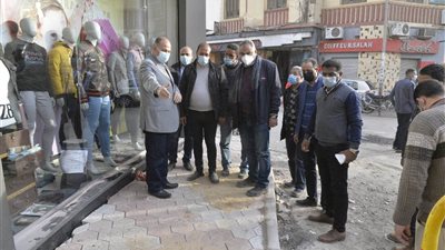 محافظ أسيوط يواصل تفقد أعمال تطوير ورصف بشوارع حي غرب ويتابع معدلات التنفيذ