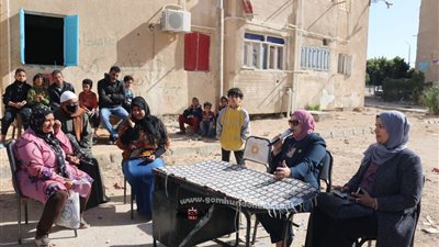 نائبة السويس تستمع إلى مشاكل منطقة الساحل بعتاقة