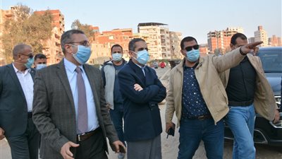 محافظ الغربية ونائبه يتفقدان أعمال تدبيش ترعة القاصد والرصف بطنطا