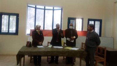 مدير تعليم مطروح يلتقي مسئولي التغذية المدرسية بالإدارات التعليمية.صور