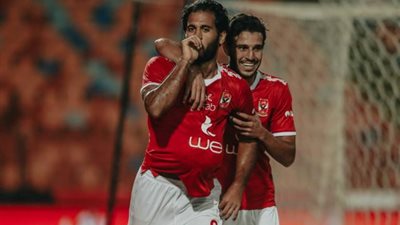 مروان وفتحي على دكة بدلاء الأهلي أمام المريخ السوداني
