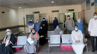 تعافى وخروج ٧ حالات كورونا من مستشفى قفط التعليمى