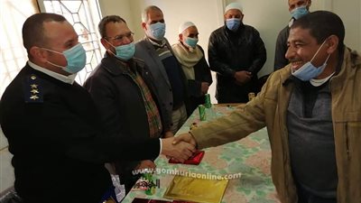 خلال حفل نظمته مدرسة شلقام الاعدادية : تكريم الممرض رجب حموده لدوره الفاعل فى متابعة حالات العزل المنزلي بالقرية
