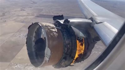 تناثر أجزاء منه .. عطل بمحرك طائرة بعد مغادرتها مطار دنفر الدولي