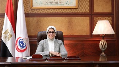 وزيرة الصحة والسكان تستكمل حركة الترقيات لقيادات الوزارة