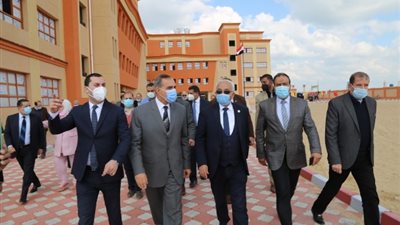 محافظ كفر الشيخ ونائب وزير التعليم يفتتحان المدرسة الدولية للغات.صور