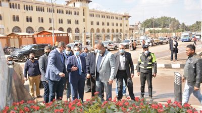 رحمى وعطا يتابعان تطويرميدان المحطة ومنطقة البدوي وطلاء العمارات بطنطا