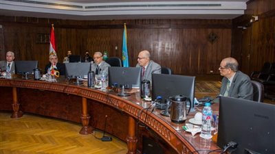 رئيس جامعة طنطا يترأس الاجتماع الطارئ لمجلس الجامعة-صور