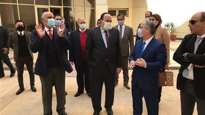 رئيس الهيئة الوطنية للصحافة يتفقد أكاديمية أخبار اليوم وجامعة الأهرام الكندية والمطابع بـ 6 أكتوبر
