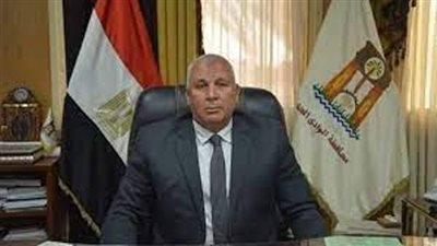 محافظ الوادي الجديد: 16 شركة لرفع كفاءة 375 كم طرق بالداخلة والعوينات