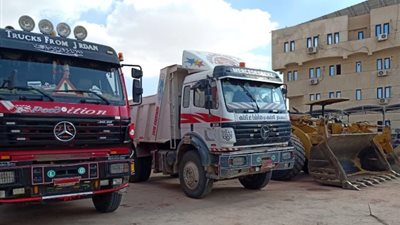 رئيس جهاز بدر يضبط 25 مركبة مخالفة فى المدينة بالتعاون مع شرطة التعمير.. بالصور