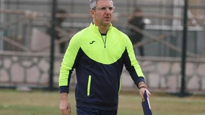 بابافاسيليو: الدورى بين الأهلى والزمالك.. والإسماعيلى لم يهبط