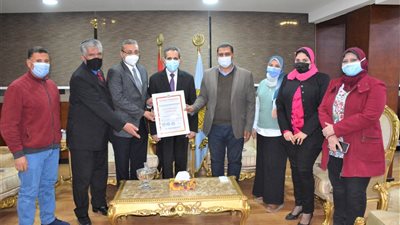 محافظ الغربية يكرم المركز التكنولوجي بثان طنطا لحصولهم على الأيزو ٩٠٠١