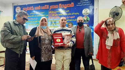 تعليم الشرقية تكرم مدير الامن بادارة شرق الزقازيق