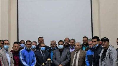 رئيس السكة الحديد يُكرّم منتخب الكرة الشاطئية بالهيئة