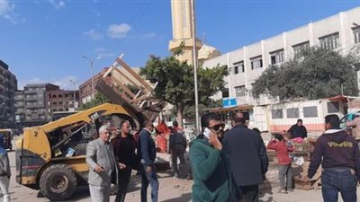 حملة إشغالات تحرر 45 محضرا بالقنطرة غرب في الإسماعيلية.صور