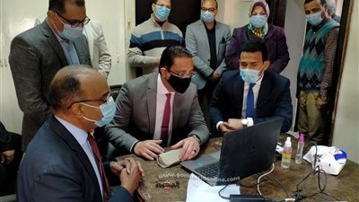 محافظ الفيوم يتابع سير العمل بغرفة عمليات امتحانات المرحلة الثانوية