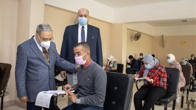 رئيس جامعة طنطا يشدد على الالتزام بالإجراءات الاحترازية -صور
