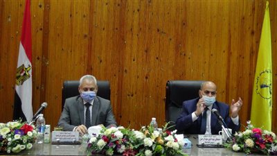 اجتماع لمجلس عمداء جامعة المنيا لمتابعة أعمال امتحانات الفصل الدراسي الأول