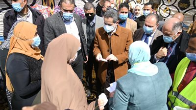 محافظ ونواب الغربية يشهدون فعاليات القافلة الاجتماعية بإخناواي-صور