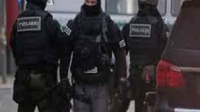 ألمانيا توجه لمتشدد سوري اتهامات بالقتل بعد هجوم بسكين
