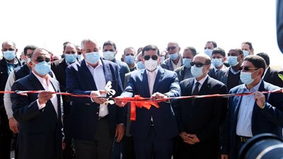 وزير الزراعة ورئيس هيئة الاستثمار يشهدان افتتاح مزرعة للثروة الحيوانية في النوبارية
