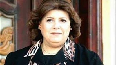 اسرة الراحلة سوسن ربيع تستقبل العزاء على مقابر العائلة