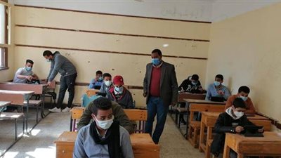 أمهات مصر: إمتحان الإعدادية يسعد الطلاب وطلاب الثاني الثانوي يشكون من ضيق وقت الفيزياء والتاريخ