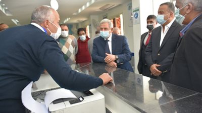 رئيس الشركة القابضة للمياه يفتتح مركز خدمة العملاء بالأقصر