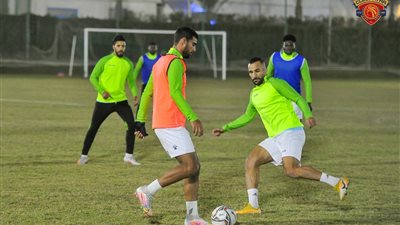 مهاجم سيراميكا يغادر المران بسبب تعرضه للإصابة