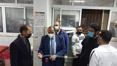 رئيس جامعة بنى سويف يفاجئ المستشفى بالزيارة
