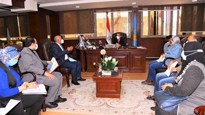 محافظ الغربية يناقش تنفيذ ١١٥ مشروع طبي وتعليمي بحياة كريمة بزفتى