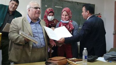 فى مظاهرة حب: إعلام القليوبية يكرم شيخ الصحفيين أحمد عبدالكريم