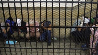 ضبط اسرة تتاجر فى الاثار بملوى وبحوزتهم ٤٥ قطعة اثرية