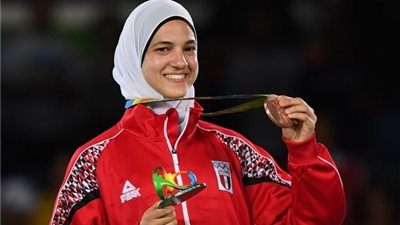 أشرف صبحى يُهنيء هداية ملاك ببرونزية بطولة تركيا المفتوحة للتايكوندو