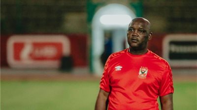 الاهلى يقرر تجديد عقد نجم هجوم الفريق