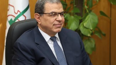 سعفان يواصل جولاته الميدانية لتسليم بوالص التأمين على الحياة للعمالة غير المنتظمة