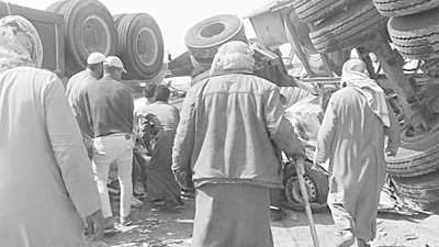 مصرع 3 في انقلاب سيارة 