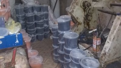 إعدام 3 أطنان من الأغذية الفاسدة داخل مخزن ومصنع بالشرقية