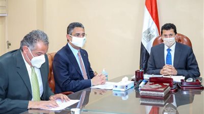 وزير الشباب والرياضة: تقديم الخدمات البريدية المتميزة بمراكز الشباب.. قريبًا