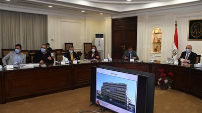 وزير الإسكان يستعرض تصميمات تطوير جراج الأوبرا والمبنى الإدارى لمحافظة القاهرة